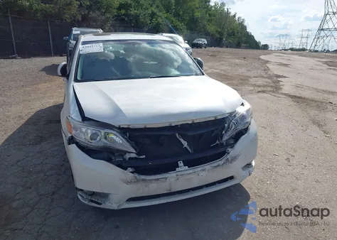 2011 Toyota Avalon Limited z USA, uszkodzony, nr VIN 4T1BK3DB8BU388540
